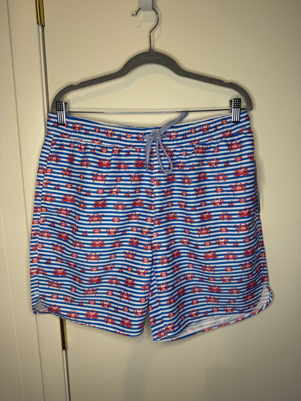 Tailorbyrd Men’s Blue & White Striped Swim Trunks NWT Size M | Red Crab Print